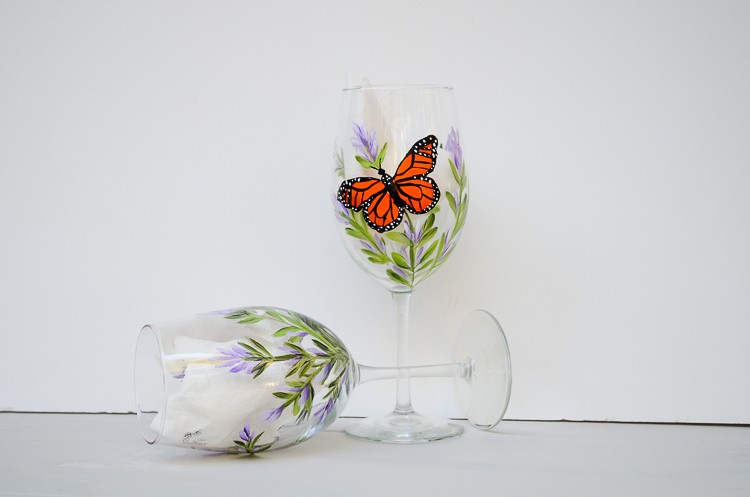 butterflies painted on wine glass, gifts ideas to paint