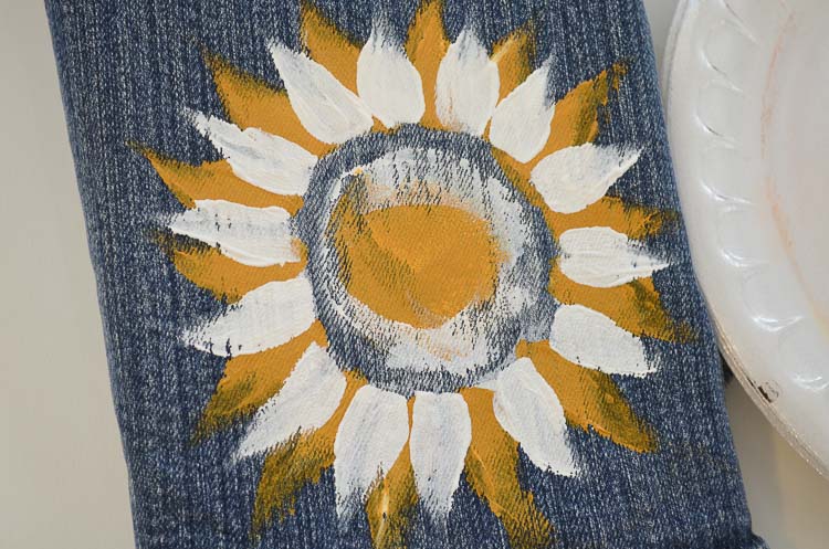 Fabric Painting Sunflowers, a great way to embellish jeans, jackets, totes or skirts! Make gifts and wearable art. 