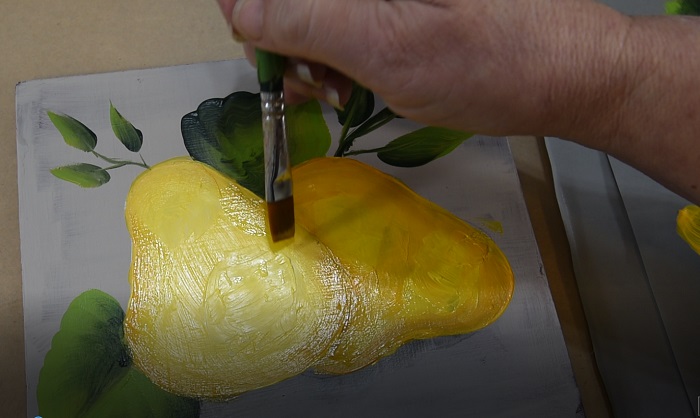 Painting a pear, bring shadow in towards center in an arc