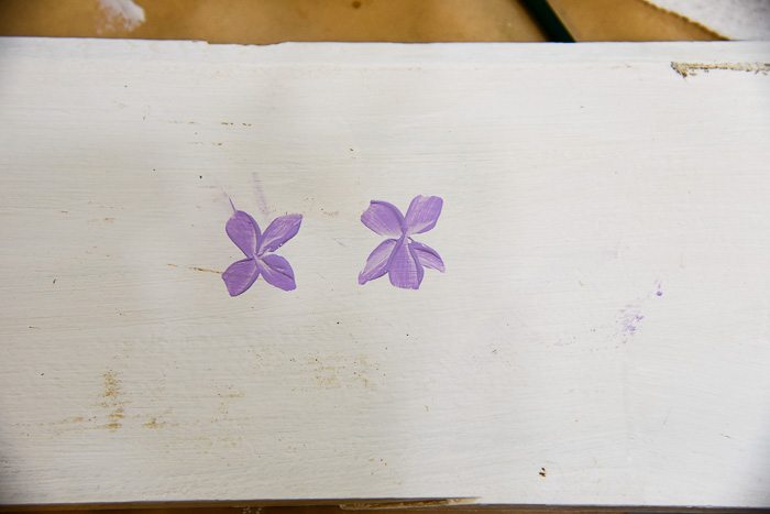 painting violets step by step