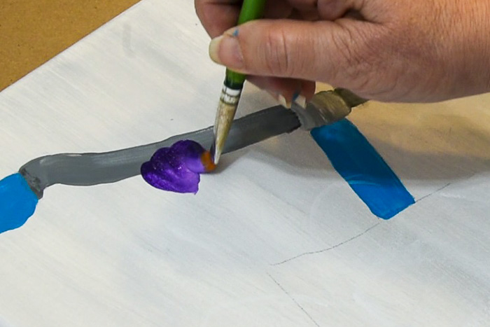 painting back petals of pansy