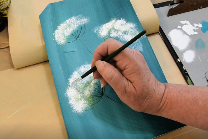 paint white petals on the Queen Anne's lace flower