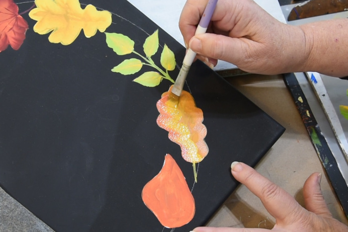 Paint smaller oak leaves